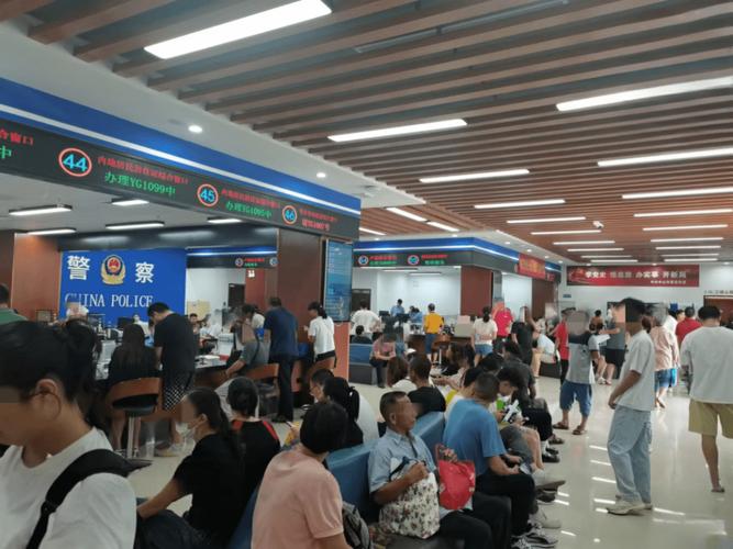 三乡公安办证窗口全力迎战暑期办证高峰
